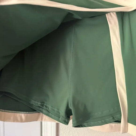 SET ACTIVE green cream athletic nylon skirt shorts skort